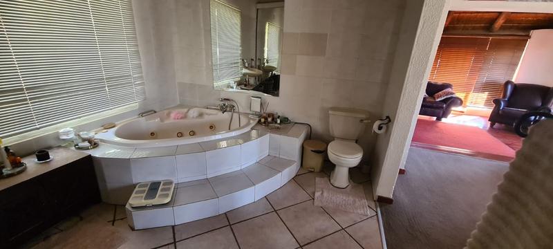 4 Bedroom Property for Sale in Hartbeespoort Rural North West